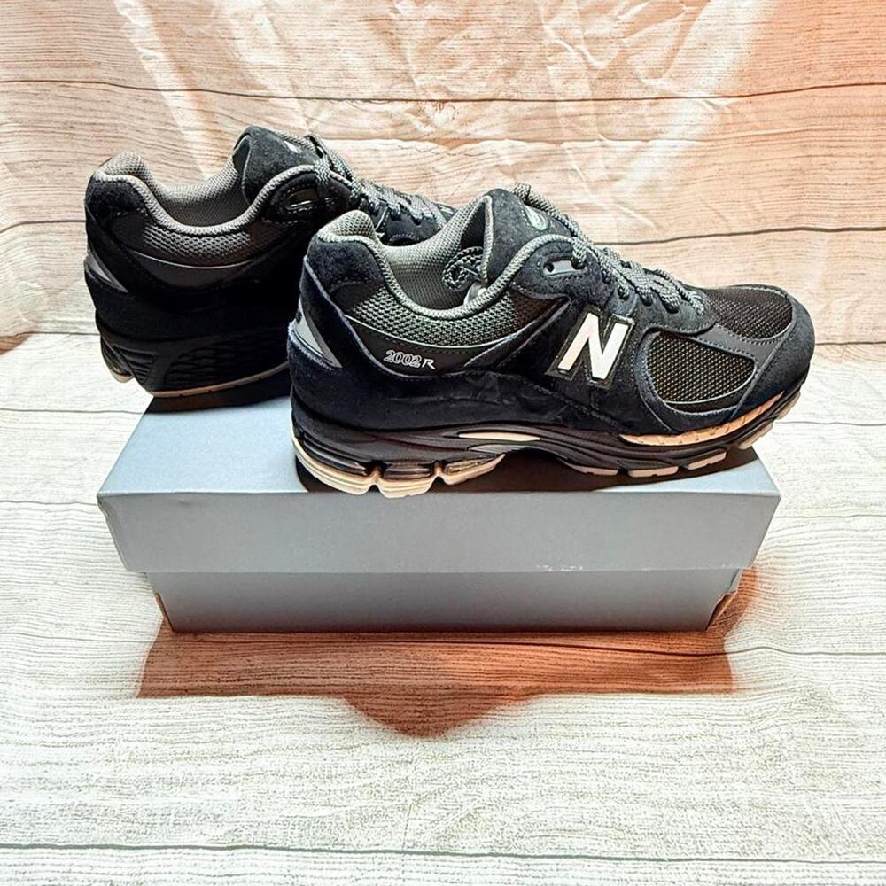 New balance 2002r black timber wolf white US Men 9